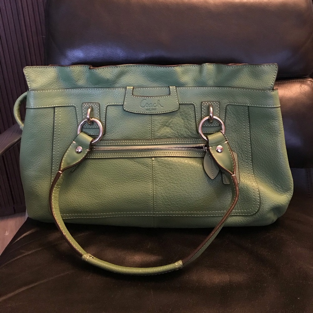 Medium sized leather handbag